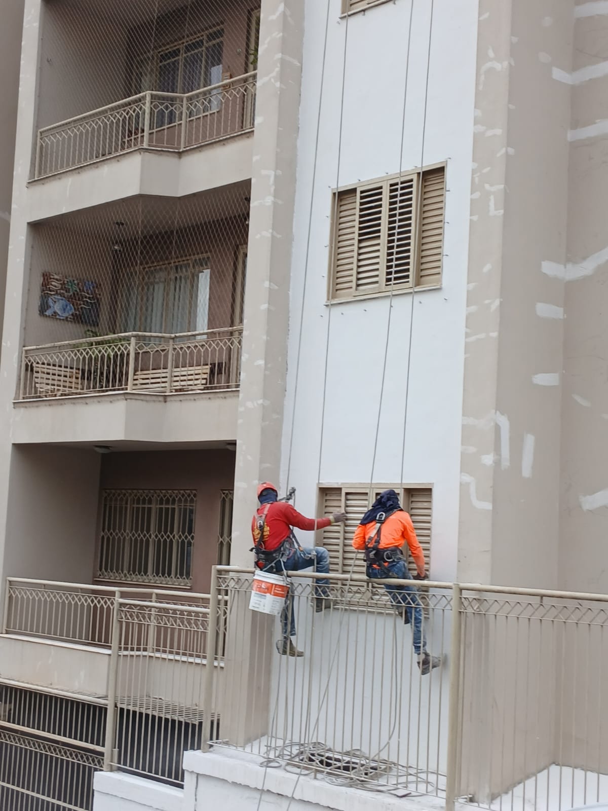 Pintura de fachada em condomínio residencial